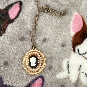 Elegant Cameo Pendant Necklace